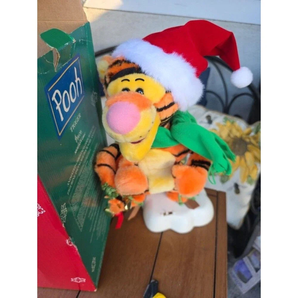 VTG 1999 Telco Disney Tigger Animated Christmas Figure Skiing WORKS video BOX